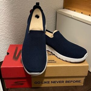 Brand New Skechers Women's Go Walk Joy slip-on sneakers